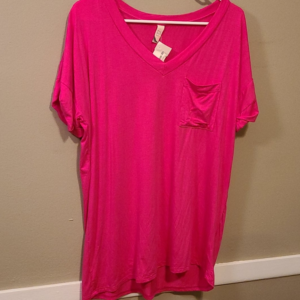 Hot pink vneck pocket tshirt